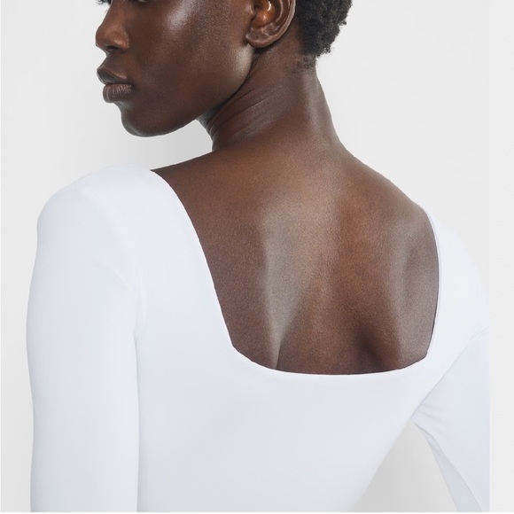 Aritzia Squareneck Contour Bodysuit - Picture 3 of 4